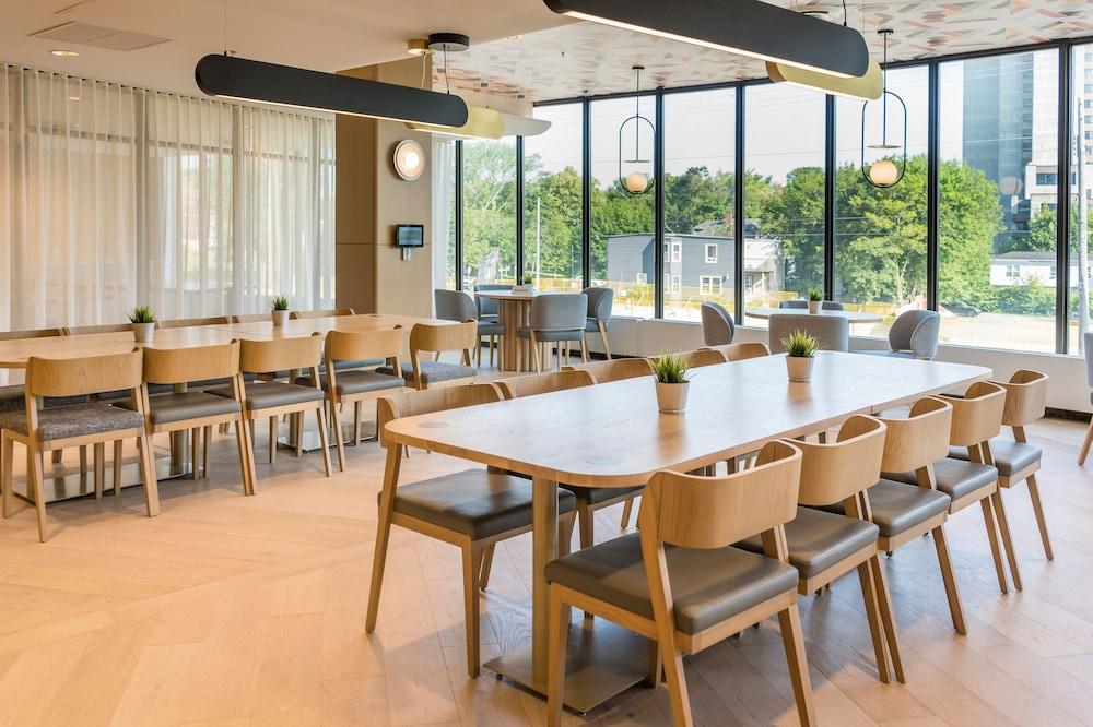 Atlantica Hotel Халифакс Екстериор снимка